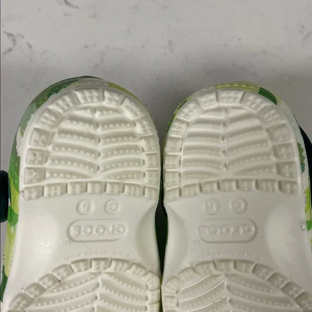 KIDS' CROCS TODDLER CLASSIC GLOW SLIME MONSTER CLOG Size 5 C